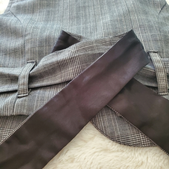 Cropped vest - Picture 3 of 9